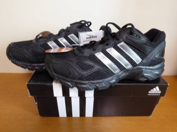 ■未使用品■25.0 アディダスadidas スニーカー 黒　幅広