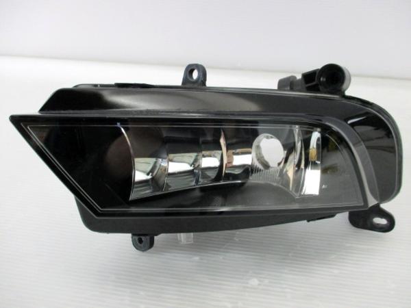 アウディ A4 ８K 純正 左 フォグ (n086333)
