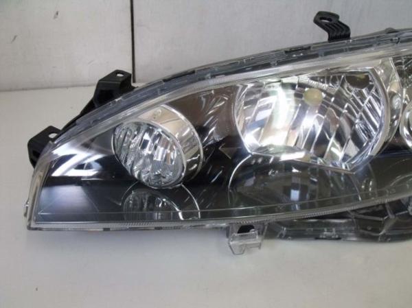 572522 ウィッシュ ZGE20W 左ヘッドランプユニット