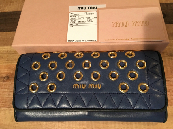 miumiuミュウミュウ ナッパレザーハトメスタッズ長財布ネイビー