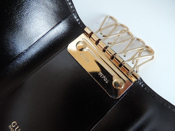 グッチ キーケース 美品 黒×ゴールド 6連フック レザー GUCCI ジャンル