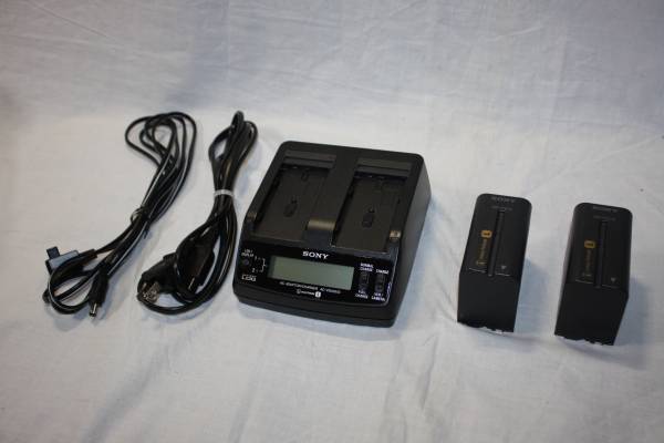 SONY　ACCKIT-D11B　(AC-VQ1050+NP-F970・2個)