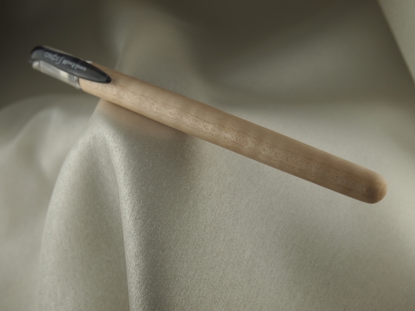 kｓ３３　 銘木柄　三菱シグノボールペン　ホワイトシカモア