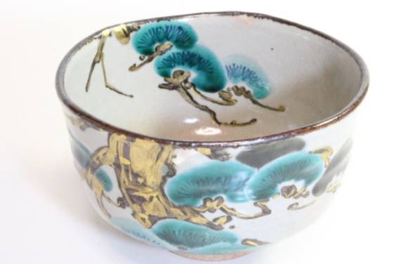h-4071 泉涌寺 山川敦司造 乾山写 金彩松絵 茶碗 共箱 茶道具 【公式通販】