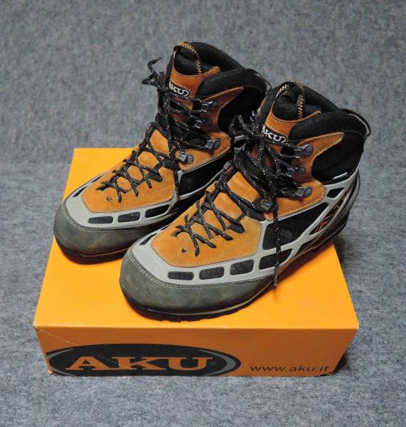 USED品:AKU 登山・GORE-TEX トレッキングシューズ アクU.S.A.