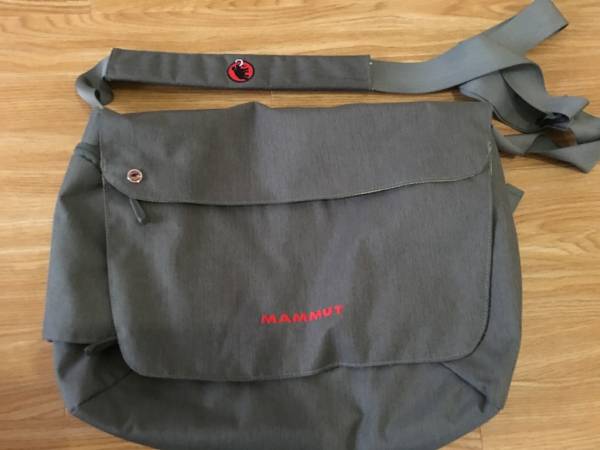 マムート　メッセンジャーバッグ23　used