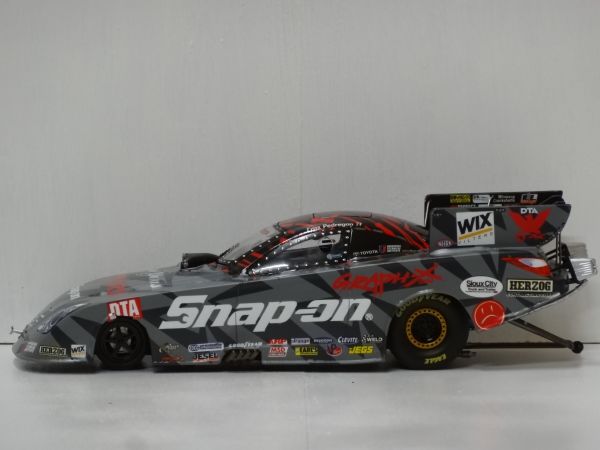 Snap-On '2011 NHRA TOYOTA FUNNY CAR GRAPHIX 1:24 自動車 レーシング