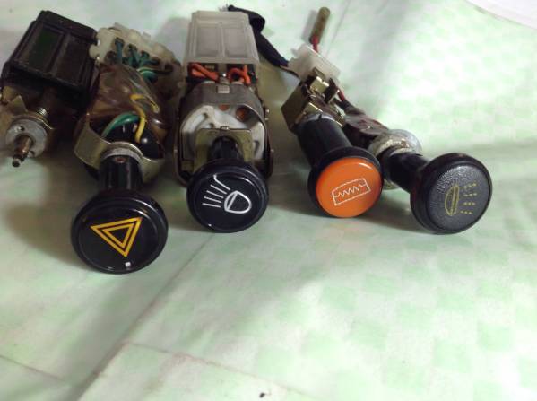 『旧車』セリカLB(48年)スイッチ関係