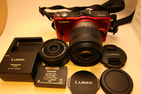 LUMIX GF2 RED ダブルレンズキット LUMIXGF214mm/F2 【公式通販】 LUMIX GF2 RED ダブルレンズキット LUMIXGF214mm/F2 【公式通販】