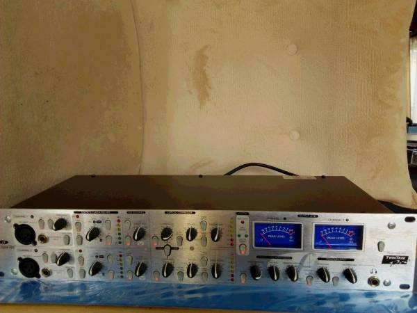 Focusrite PLATINUM TWINTRAK PRO　マイクアンプ