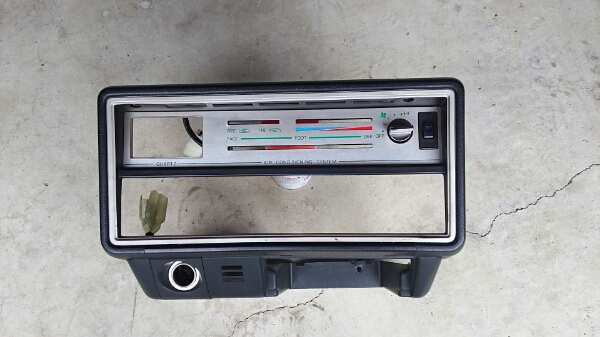 R30スカイライン エアコン・オーディオパネル 鉄仮面 DR30