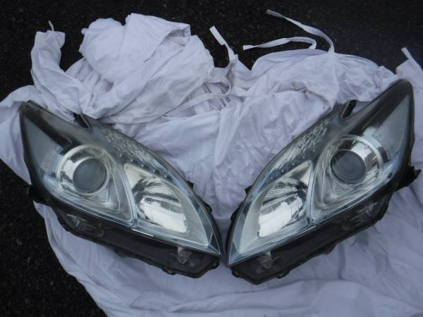 プリウス　前期　ヘッドライト　３０　ハロゲン　左右　ＺＶＷ