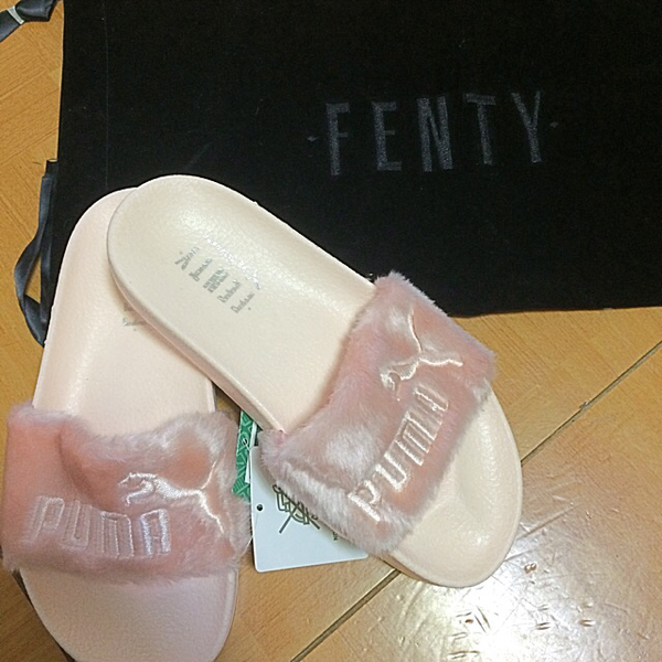 【新品】PUMA ファー スライド サンダル rihhana リアーナ fenty