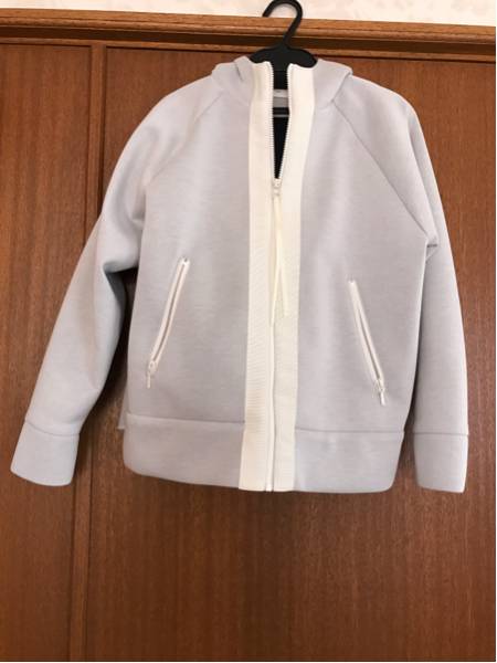 yori ヨリ 新作 バックフリルパーカー グレー yoriバックフリル