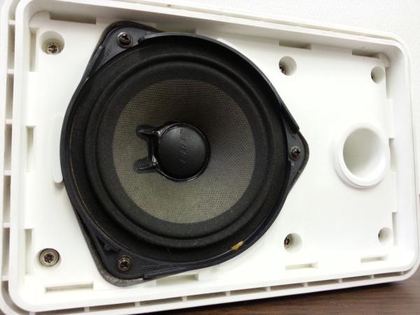 大人気品 BOSE ボーズ 101MMスピーカー ペア　シリアル連番 BOSE ボーズ 101MM スピーカー ペア シリアル連番 天吊り金具付き