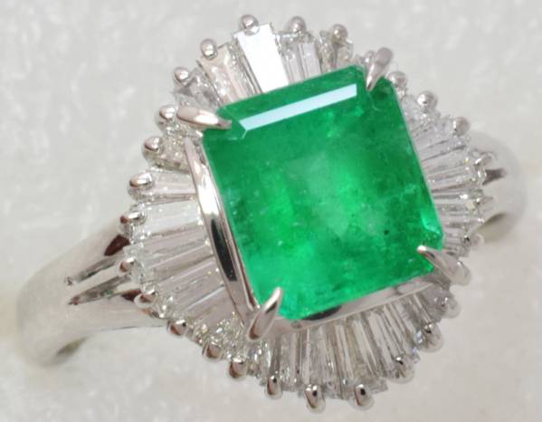 1.55ctエメラルド0.15ctダイヤプラチナリングPm900 ※エメラルド 1.55ct