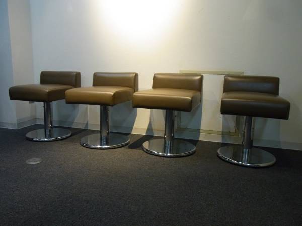 東京の店舗渡し限定 ADAL カウンターチェア 回転式　4脚セット