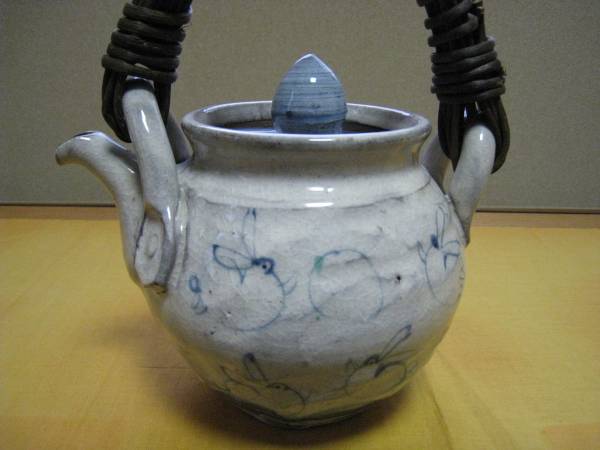 小栗正男（岐阜県）作 粉引焼「兎文様あけびの手付土瓶」 美濃焼伝統