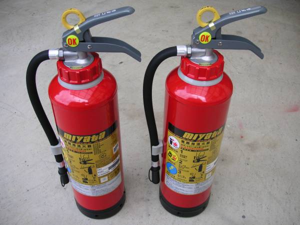 消火器10型　2本　2012年製 有効2022年　美品 消火器　CA10EHDD