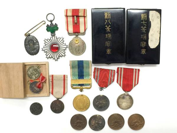 ☆勲章徽章勲7等、8等瑞宝章、大礼記念、赤十字他16点☆