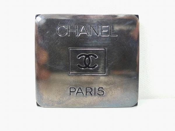シャネル ブローチ ロゴプレート最終値下げ CHANEL - 値下げ！新品未