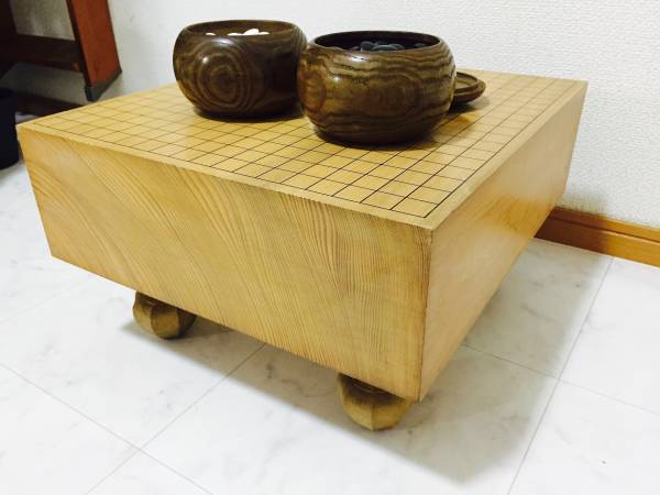 脚付き囲碁盤 厚盤15cm 26kg 囲碁セット 貝碁石 那智黒 碁笥 木製 囲碁】碁盤(足付) 碁石 碁笥 セット 脚付き囲碁盤 蛤碁石 那智黒碁石