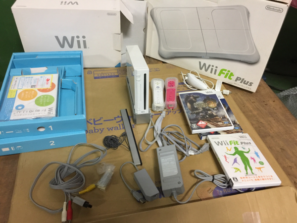 wii ウィー 本体とソフト wii fit plus、モンスターハンター3付
