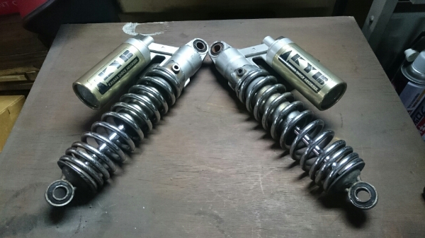 KAYABA リアサスペンション 320ミリ調整式？