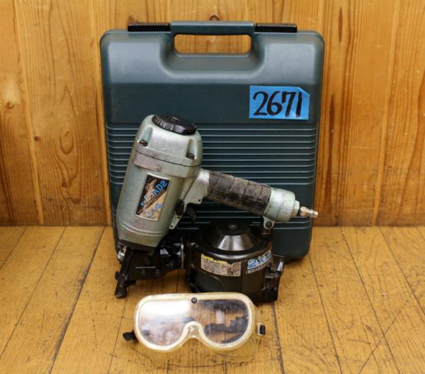 2671 HITACHI 日立 釘打ち機 NV65AD2 内装 大工 建築 設備 木工
