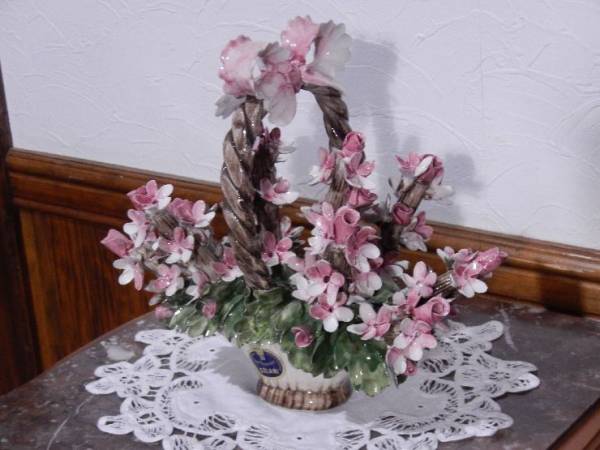 ◆イタリア/カポディモンテ・陶器製置物・バスケットの陶花◆
