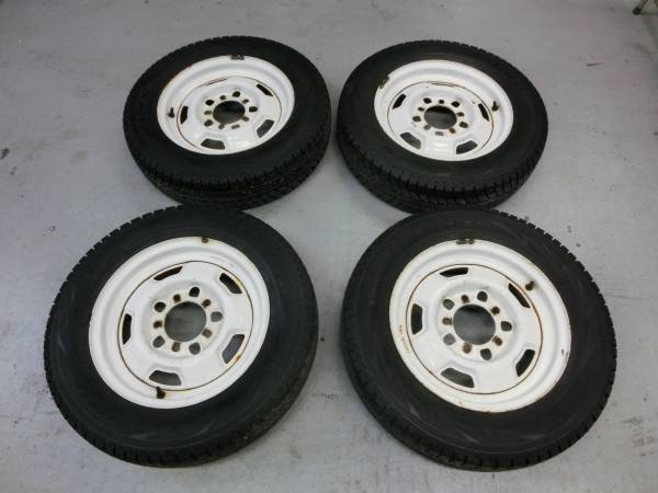 ジムニー用 スタッドレス バリ山 175/80R16 TOYO