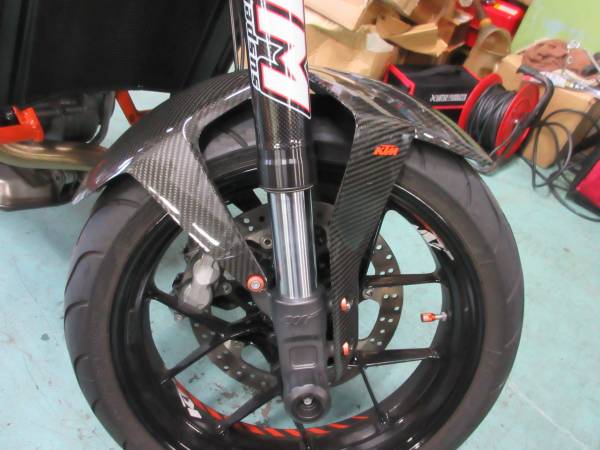 2015年　KTM　690DUKE　カーボンフロントフェンダー