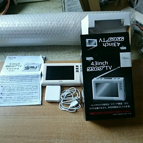 中古 4.3インチ ワンセグTV ラジオ TV ホワイト 便利 充電式 57