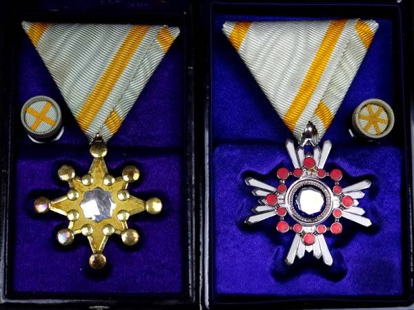 勲章 徽章 Yahoo!オークション 旧日本軍 - 勲五等瑞宝章 大日本帝国 勲
