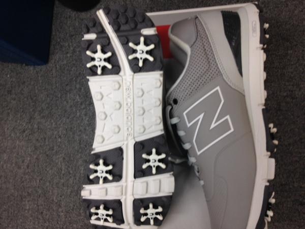 『最後の1足』ニューバランススパイク　グレー　9　4E(水店）