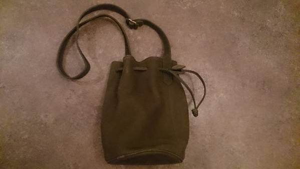 コーチ COACH　カーキ　革製ショルダーバッグ　中古良品