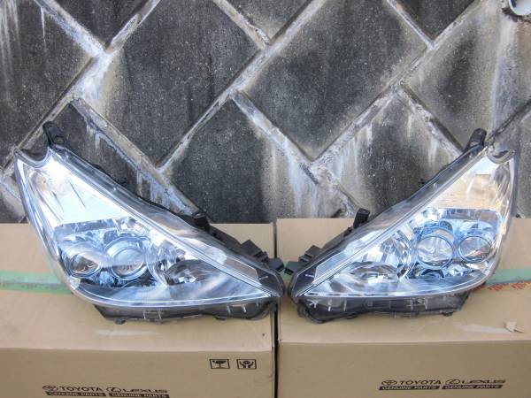 プリウスα　ZVW４０　純正　左右LEDヘッドライトSET！！　