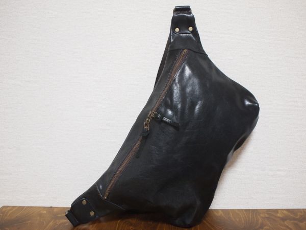 栃木レザーで作ったヌメ革のボディバッグ ハンドメイド国産本革ヌメ革