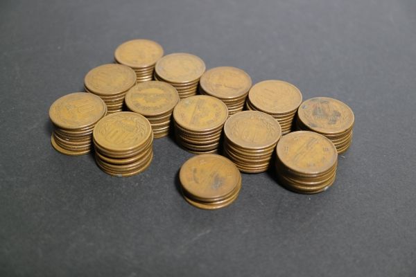 jb48 ギザ10円 124枚 まとめ 10円硬貨 昭和26年～33年