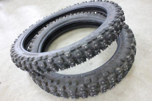 オフロードタイヤ　スパイクタイヤ 冬用 特注 スパイク タイヤ 前後セット セロー250 DG17J 90/90-21