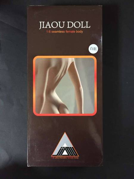 開封 未使用 Jiaou Doll 1/6 シームレス女性素体 ミディアムバスト 白肌