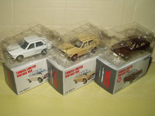 絶版TLV N-7a/b/c トヨタ カローラ 1500 GL (1:64) 3台セット