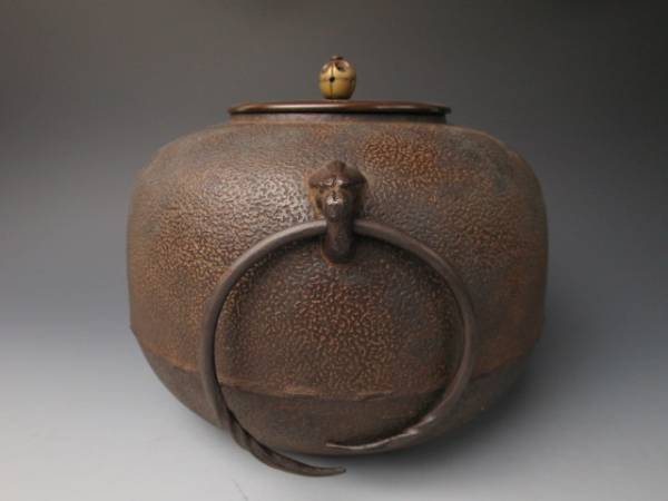 S288 茶釜 『霰遠山紋』『尻張筒釜』『釜師 佐藤浄清造』 共箱