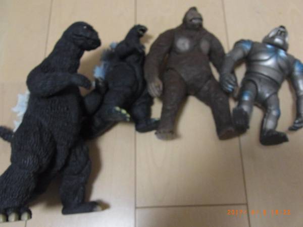 ゴジラ、メカコング。キングコング、４点で