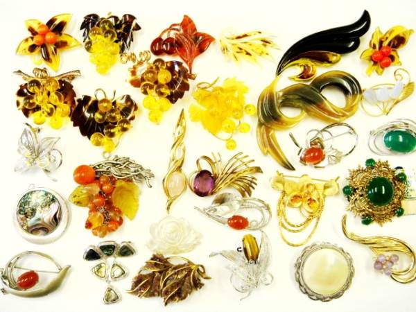 豪華！！現品！！大量ブローチセット！！ハイセンス！鼈甲多め・天然石