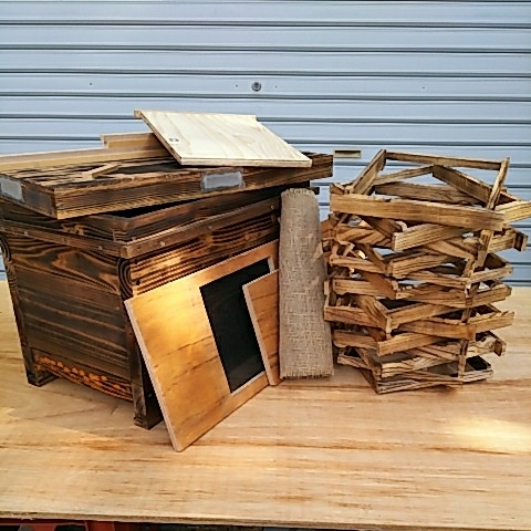 日本蜜蜂用 14枚入り巣枠式巣箱 営巣済み中古
