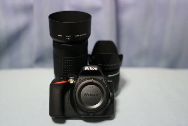 Nikon D5600 デジタル一眼 ダブルズームキット １８～５５ｍｍ＆７０～３００ｍｍ 新品同様 レンズフードおまけ付き