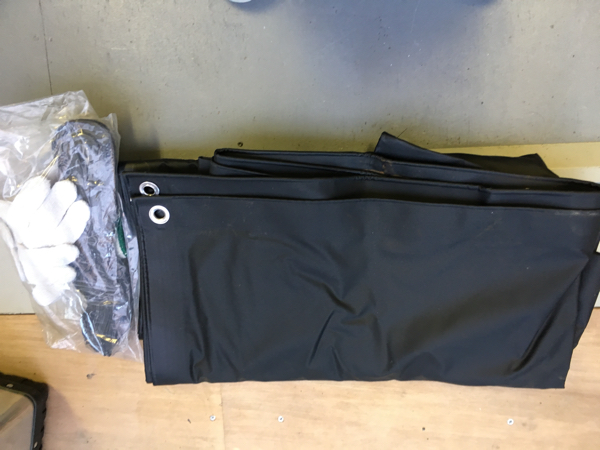 DAIHATSU ダイハツ ハイゼット バッテリーカバー、バイザー、ブラック荷台シート 中古