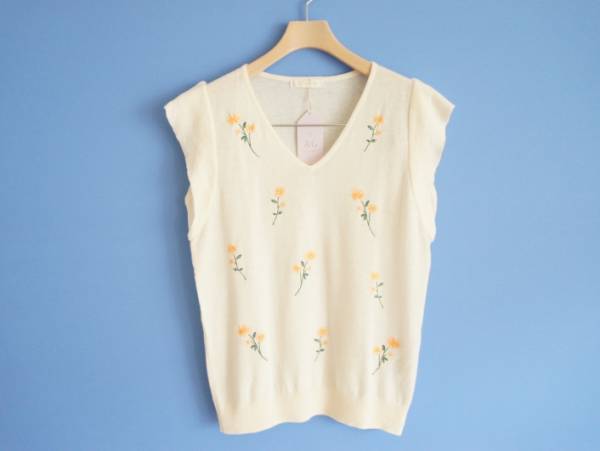 新品★AG byアクアガール フラワー刺しゅうニット38白cb1お花 刺繍
