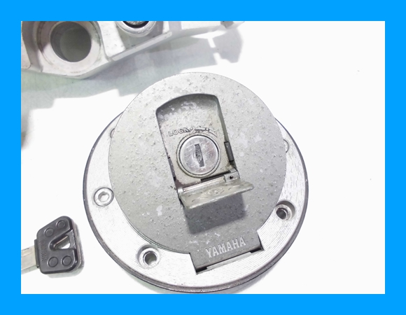 Y11223) XJR400 4HM　鍵　キーSet　かぎ バイク キーシリンダー XJR400 1993-1999 XJR1200 1995 1996